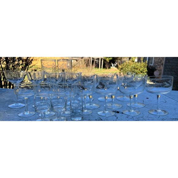 Vintage Etched Crystal Glassware Lot – Coupes & Stems - Picture 12 of 14